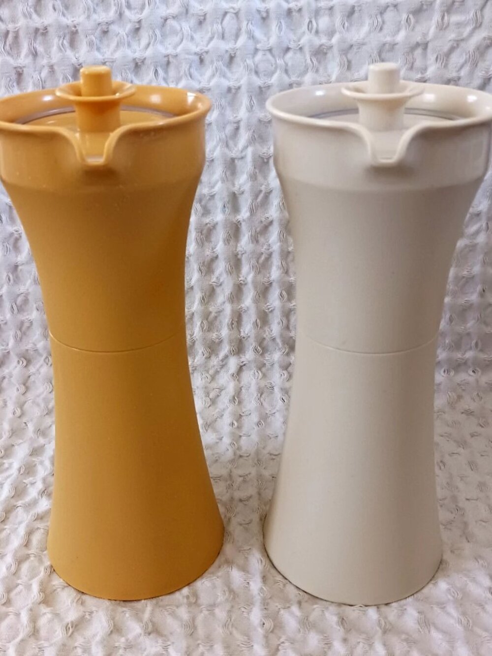 Tupperware OIL CRUET Salad Dressing Containers with Lids 1246-17 + 1246-18 Set